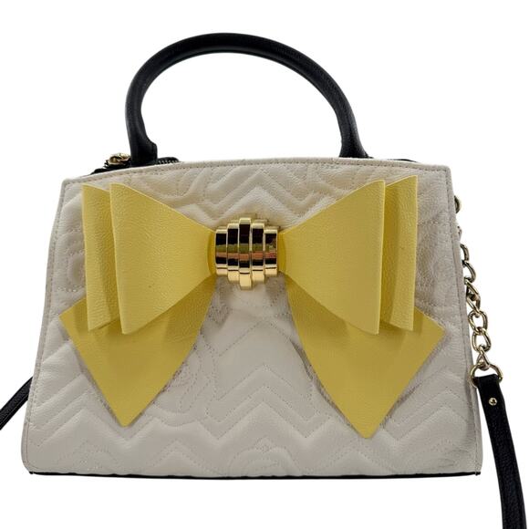 Betsey Johnson Faux Leather Quilted Big Bow Gold Hardware Purse Removable Strap - Picture 2 of 15